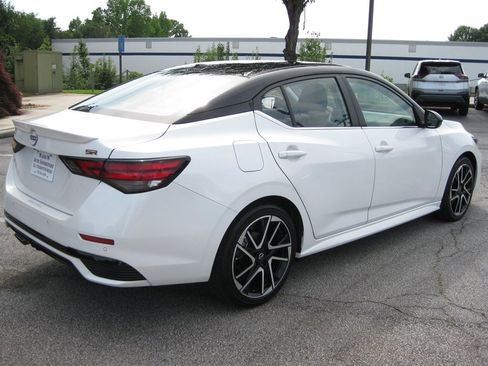 Used 2025 Nissan Sentra SR FWD image 8