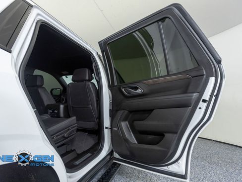 Used 2022 Chevrolet Tahoe Z71 w/ Luxury Package AWD/4WD image 32