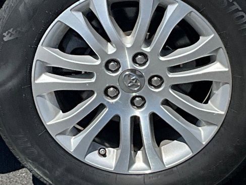 Used 2015 Toyota Sienna XLE w/ XLE Navigation Package image 9