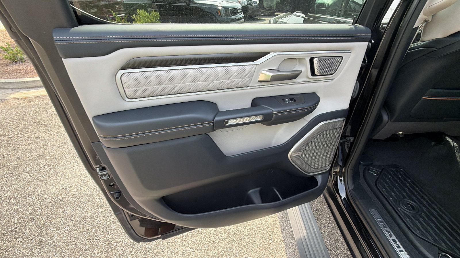 Certified 2025 RAM 1500 Tungsten AWD/4WD image 23