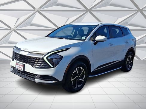 Used 2023 Kia Sportage LX image 4