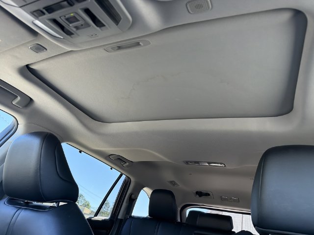 Used 2023 Toyota Highlander XLE AWD/4WD image 18