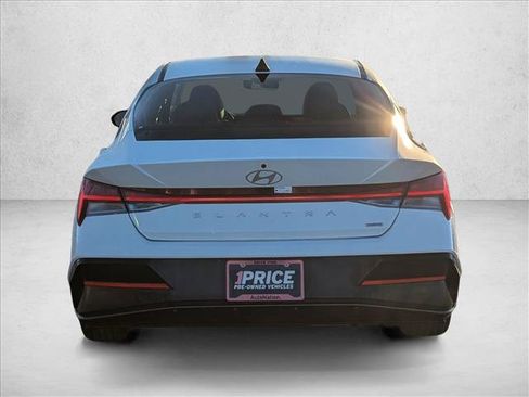 Certified 2025 Hyundai Elantra Limited image 7