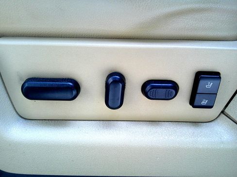 Used 2013 Ford F150 Lariat w/ Lariat Chrome Pkg image 32