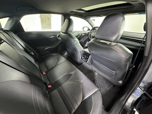 Used 2019 Toyota Avalon Touring FWD image 13