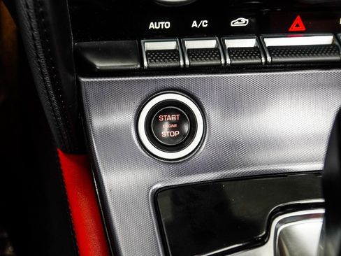 Used 2019 Jaguar F-TYPE P300 image 23