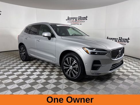 Used 2022 Volvo XC60 B5 Inscription image 4