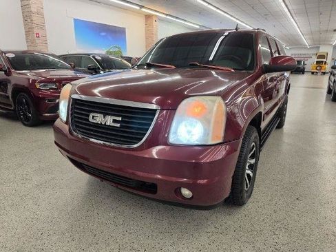 Used 2008 GMC Yukon XL SLT w/ SLT Preferred Equipment Group AWD/4WD image 2