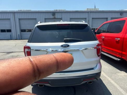 Used 2018 Ford Explorer XLT w/ Equipment Group 202A FWD image 5