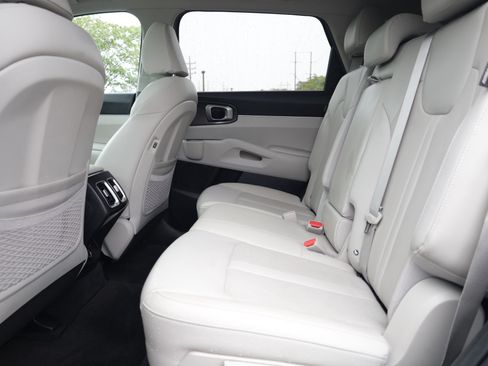 Used 2024 Kia Sorento S w/ Panoramic Sunroof Package FWD image 15