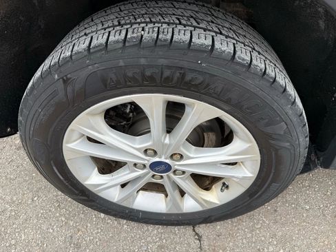 Used 2017 Ford Escape SE w/ Equipment Group 201A image 11