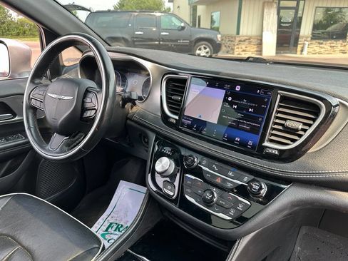 Used 2021 Chrysler Pacifica Limited w/ S Appearance Package AWD/4WD image 32