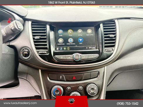 Used 2019 Chevrolet Trax LT w/ LT Convenience Package FWD image 23
