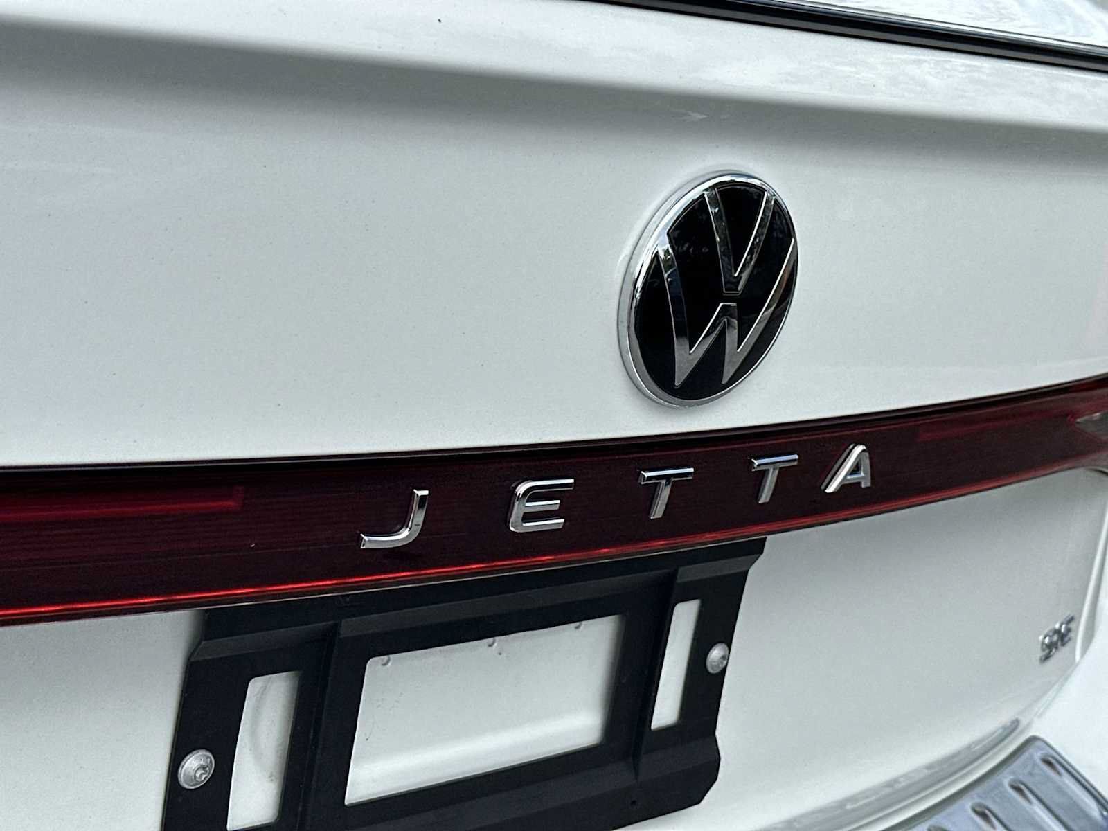 Used 2025 Volkswagen Jetta SE FWD image 11