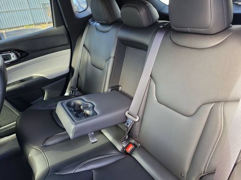 Certified 2025 Jeep Compass Limited AWD/4WD image 11