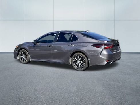 Used 2022 Toyota Camry SE image 10
