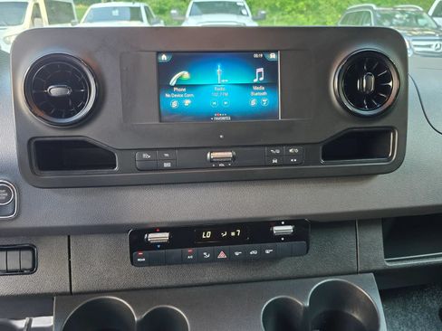 Used 2022 Mercedes-Benz Sprinter 2500 image 14
