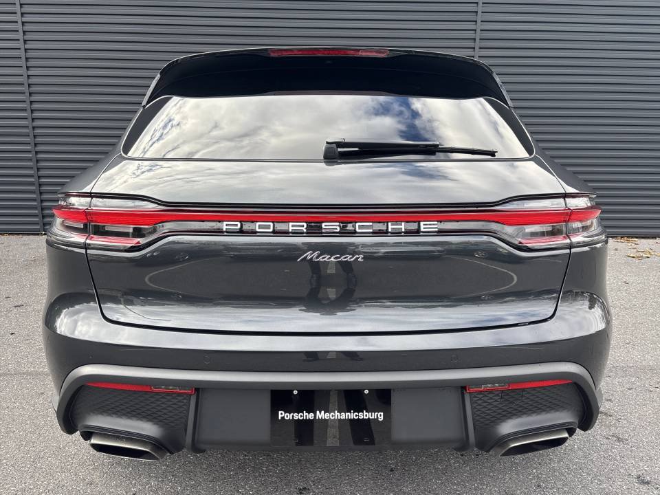 Certified 2026 Porsche Macan AWD/4WD image 4
