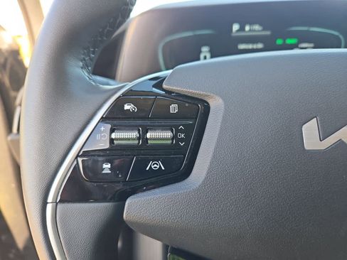 Certified 2023 Kia Niro EX image 22