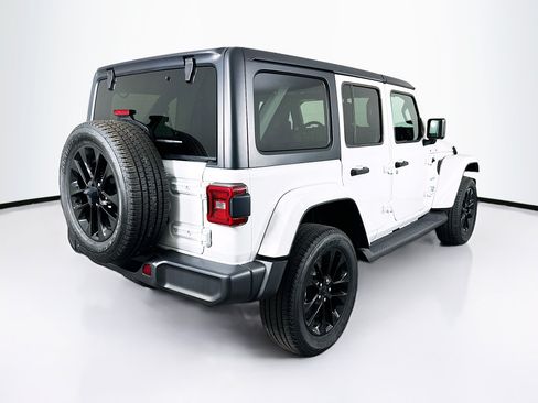 Used 2023 Jeep Wrangler Unlimited Sahara w/ Cold Weather Group AWD/4WD image 9