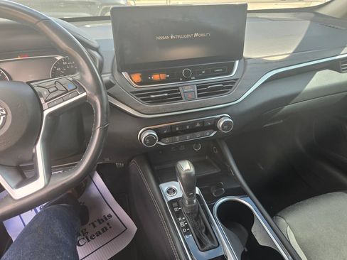 Used 2023 Nissan Altima 2.5 SV w/ SV Premium Package FWD image 8