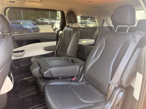 Certified 2024 Kia Carnival EX FWD image 13