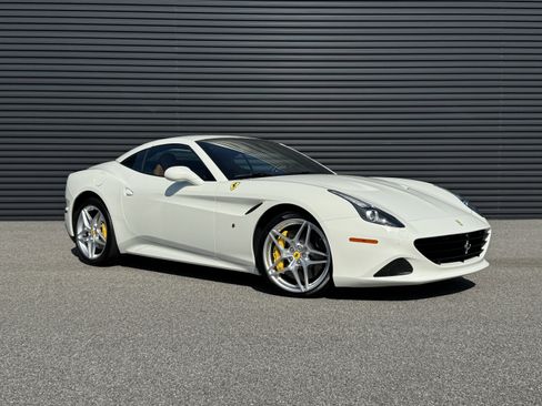 Used 2017 Ferrari California T image 17