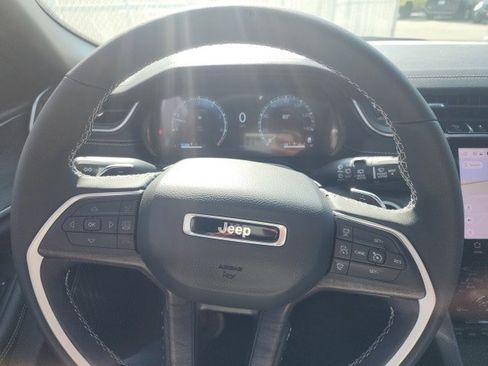 New 2025 Jeep Grand Cherokee Limited w/ Luxury Tech Group II image 16