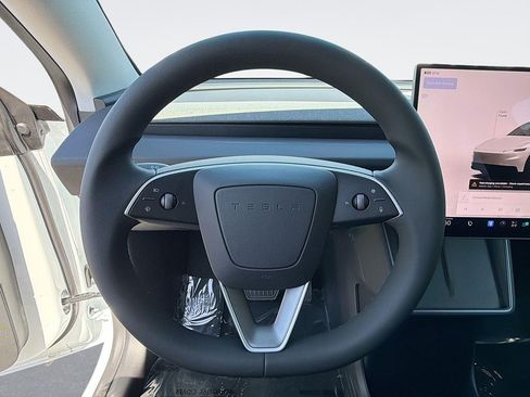 Used 2026 Tesla Model Y Long Range AWD/4WD image 7