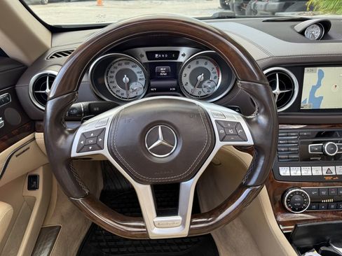 Used 2015 Mercedes-Benz SL 550 w/ Driver Assistance Package image 27