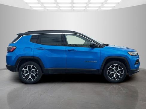 Certified 2025 Jeep Compass Limited image 8