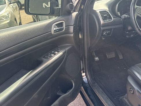 Used 2020 Jeep Grand Cherokee Altitude image 7