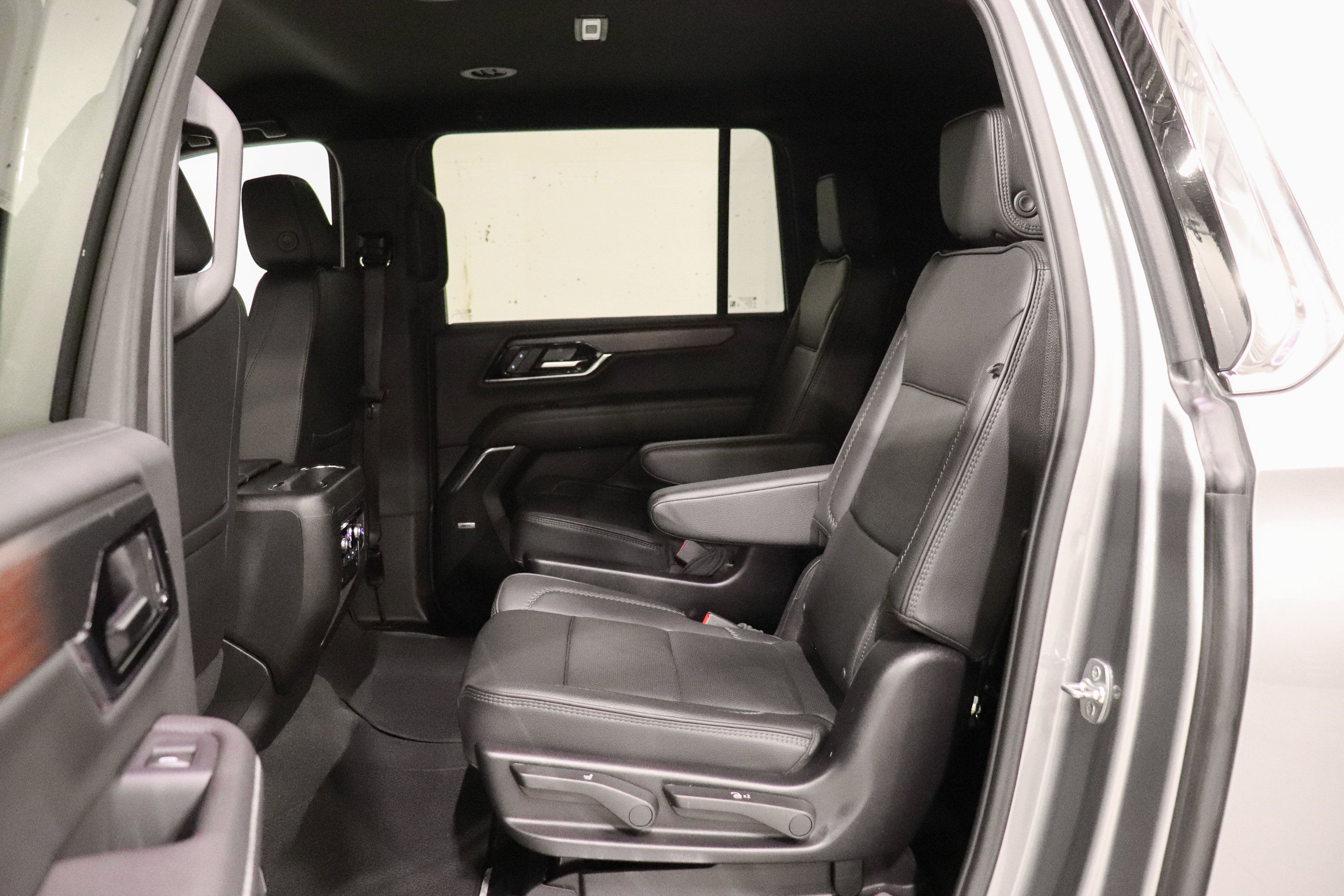 Used 2025 GMC Yukon XL Denali AWD/4WD image 19