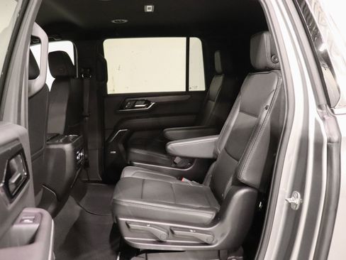 Used 2025 GMC Yukon XL Denali AWD/4WD image 19