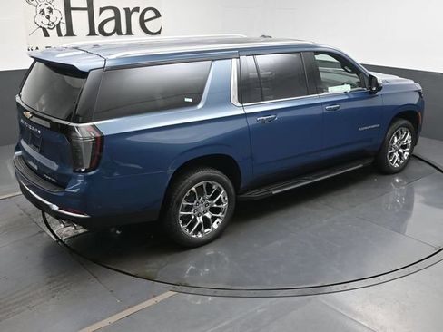 New 2026 Chevrolet Suburban Premier w/ Sun And Tow Package AWD/4WD image 19
