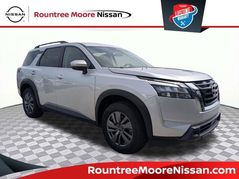 Used 2025 Nissan Pathfinder SV FWD image 1