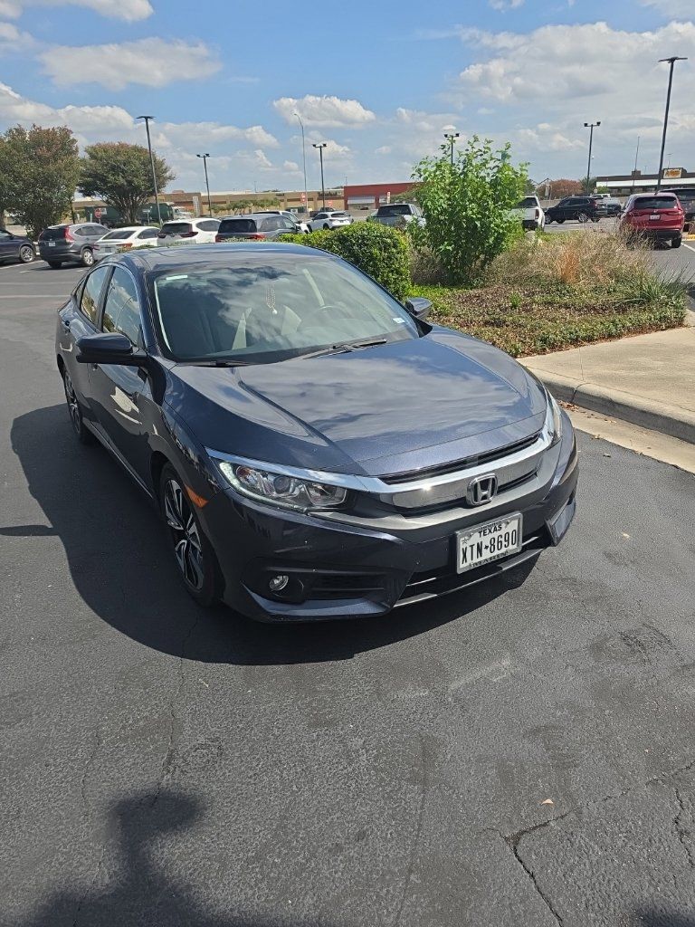 Used 2018 Honda Civic EX-T image 4