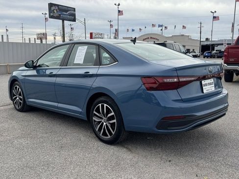 Used 2025 Volkswagen Jetta SE image 4