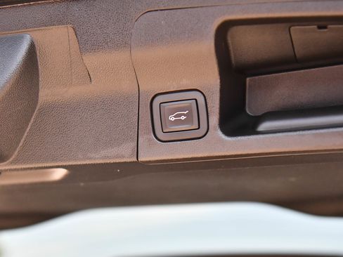 Used 2023 GMC Acadia SLT AWD/4WD image 43