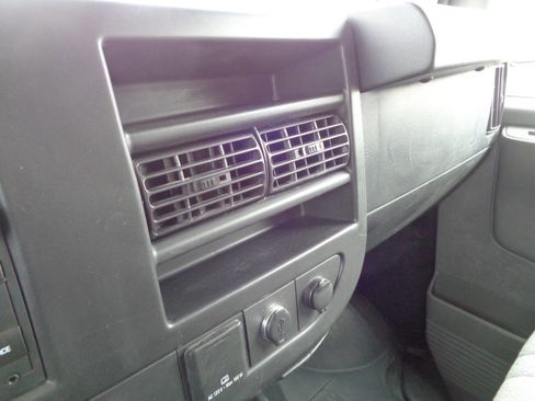 Used 2018 GMC Savana 3500 LT w/ LT Preferred Equipment Group image 71