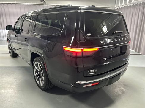 Used 2023 Jeep Wagoneer L Series III w/ Premium Group I AWD/4WD image 5