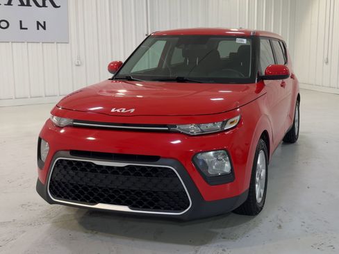 Used 2022 Kia Soul LX w/ Technology Package image 4