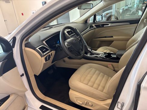 Used 2014 Ford Fusion SE FWD image 12