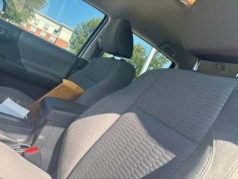 Used 2017 Toyota Tacoma SR w/ SR Convenience Package RWD image 8