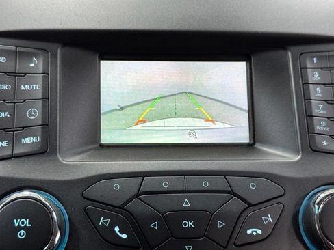 Used 2018 Ford Edge SE FWD image 3