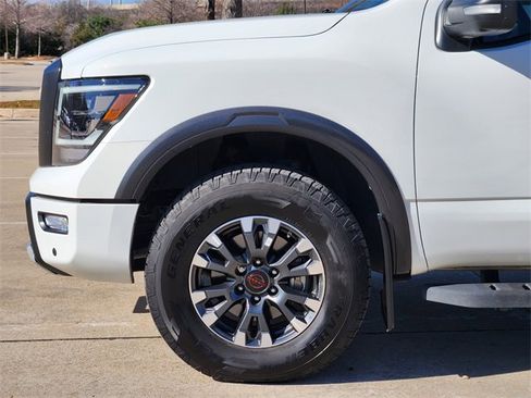 Used 2024 Nissan Titan PRO-4X w/ Pro-4x Convenience Package image 8