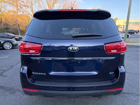 Used 2020 Kia Sedona EX image 5