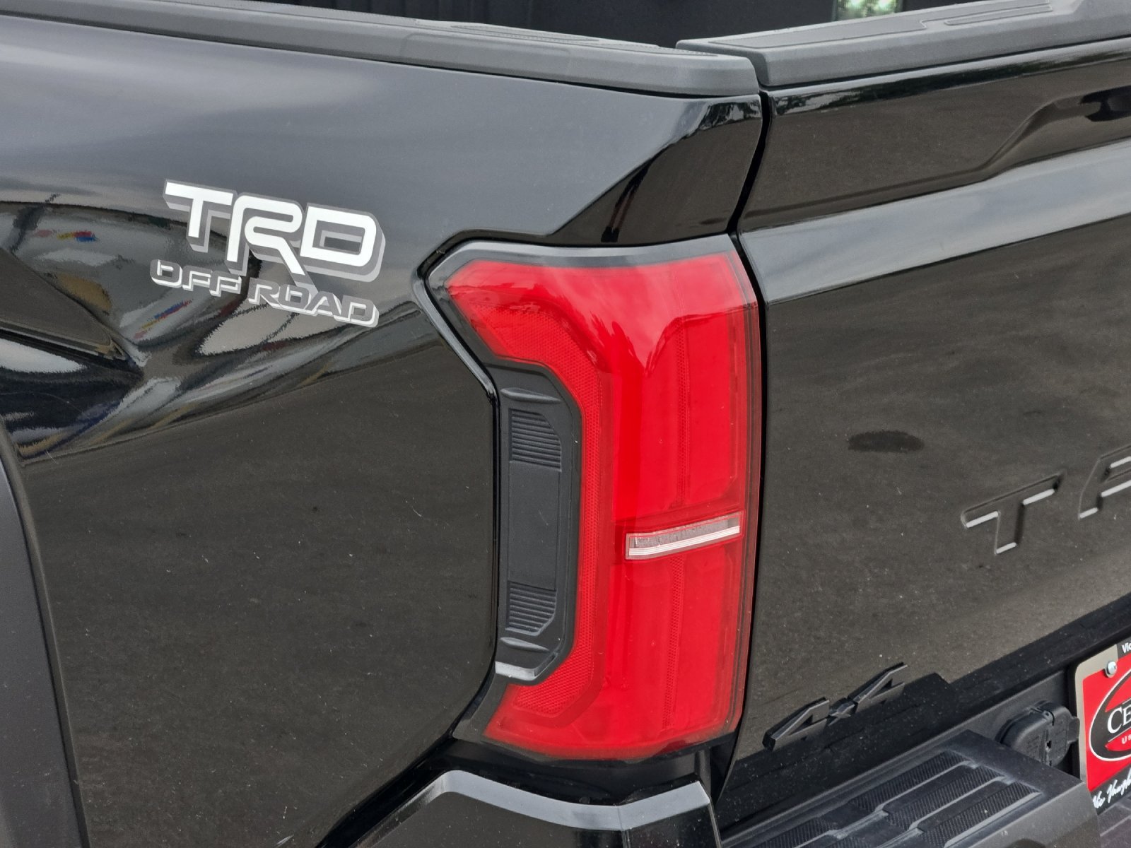 Certified 2025 Toyota Tacoma TRD Off-Road AWD/4WD image 24