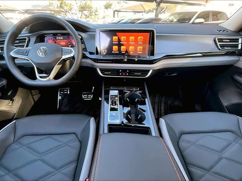 New 2026 Volkswagen Atlas Peak Edition AWD/4WD image 5
