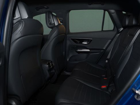 Used 2024 Mercedes-Benz GLC 300 4MATIC w/ AMG Line image 12